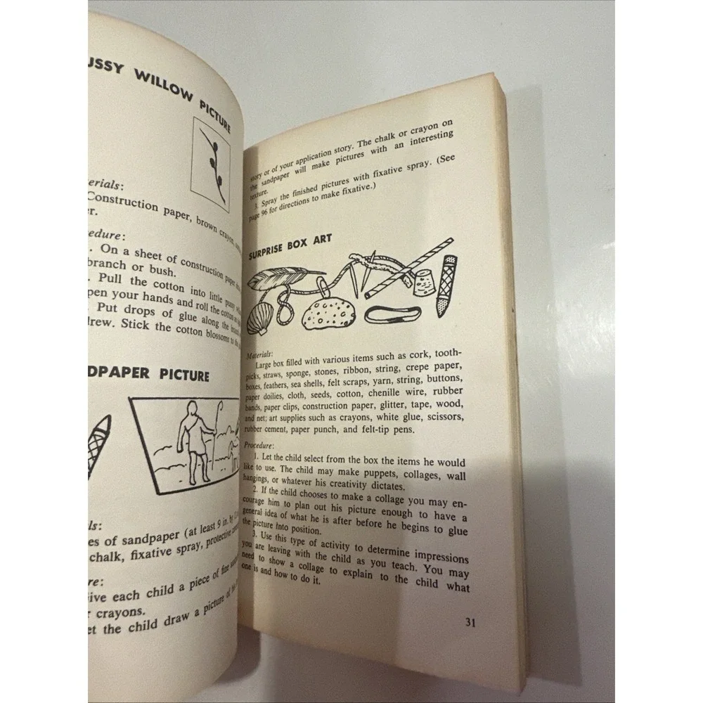 Vintage 1975, Pre-School Pocket Book Of Crafts,‎ Patricia Shely